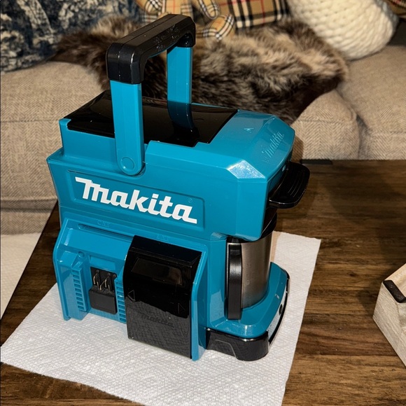 Makita 3-Cup 18-Volt LXT/12-Volt MAX CXT Lithium-Ion Teal Cordless Coffee Maker - Picture 1 of 13
